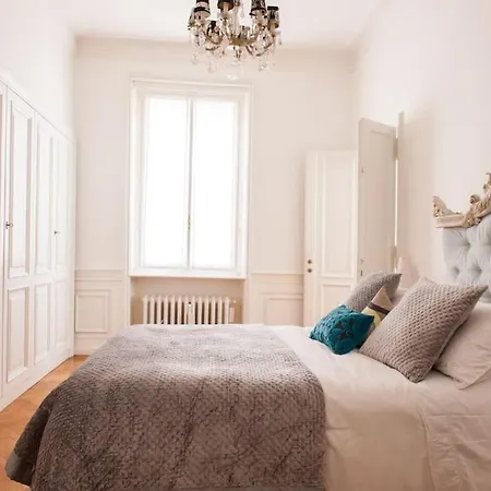 Apartment Centrally Located Luxury Rom