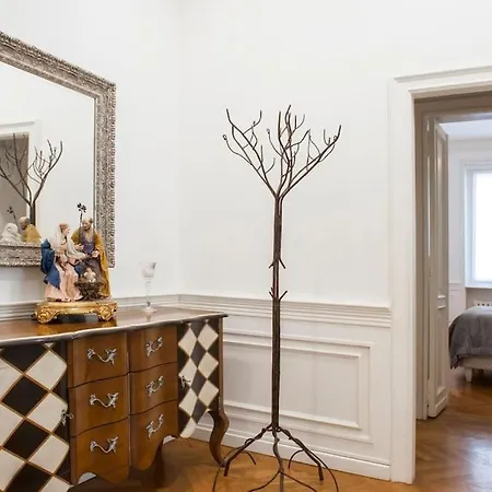 Apartment Centrally Located Luxury