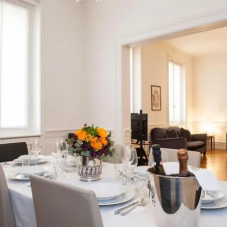 Apartment Centrally Located Luxury Rom