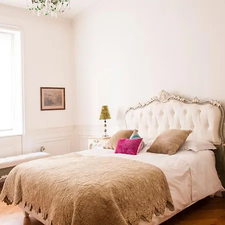 Centrally Located Luxury Apartment *